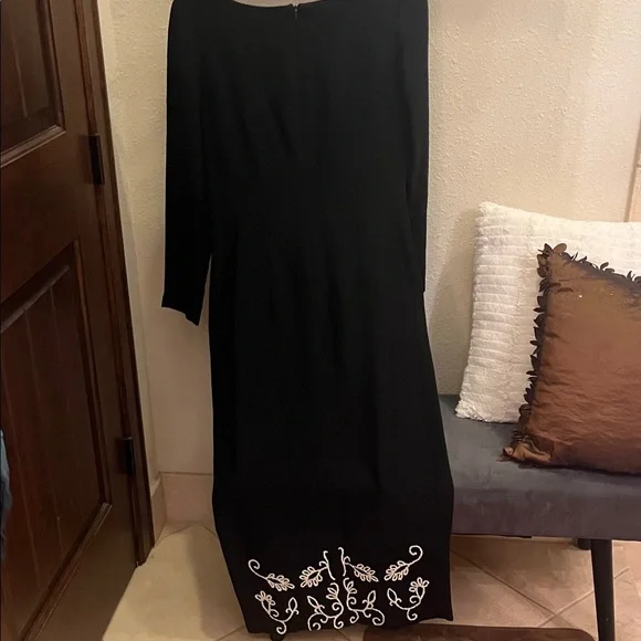 Cynthia Rowley Elegant Black Dress with White Embroidery - Picture 6 of 12